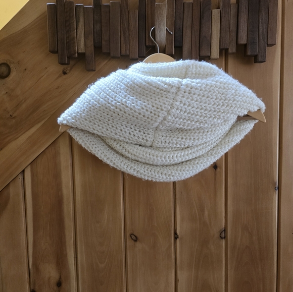 Calvin Klein scarf - Picture 4 of 4